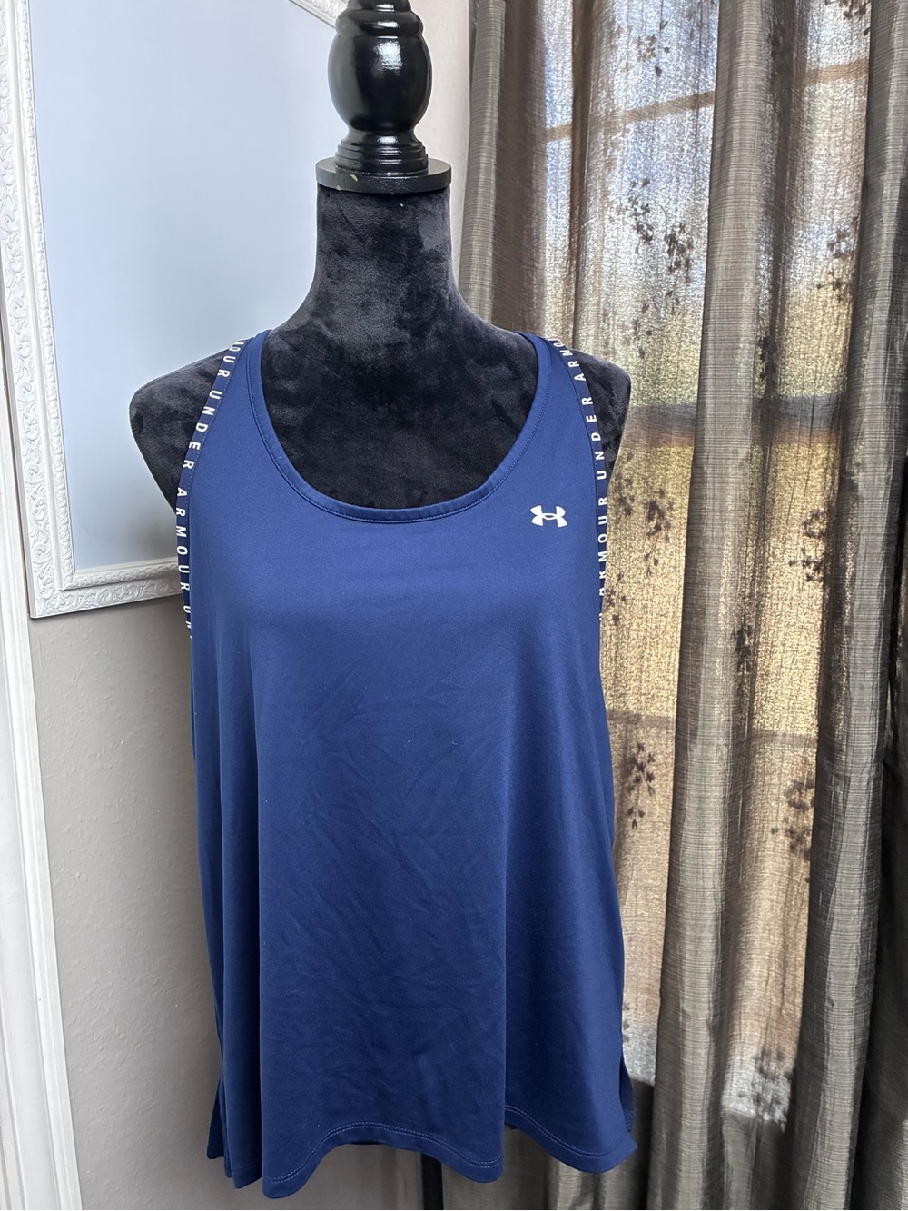 Under Armour Women’s Navy Athletic Tank Top XL
